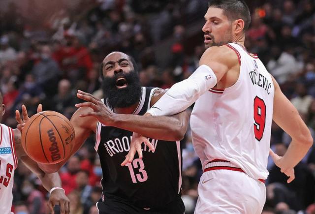 开云下载-哈登再度哑火 KD独木难支篮网末节崩盘连胜终结