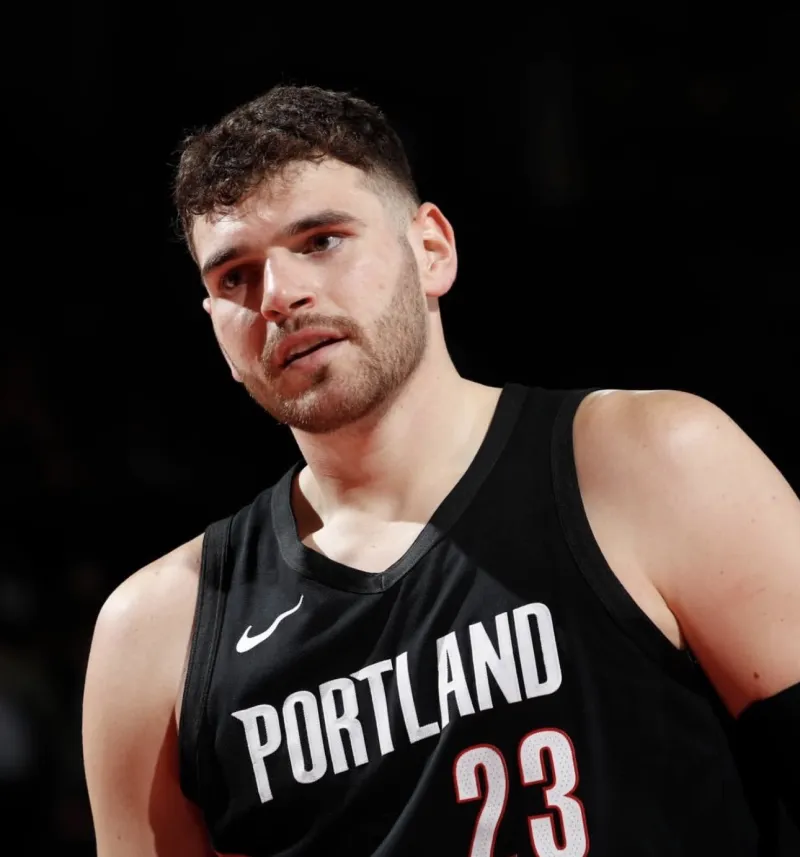 kaiyun-制霸内线！多诺万-克林根更新Ins晒近期赛场照与球迷分享