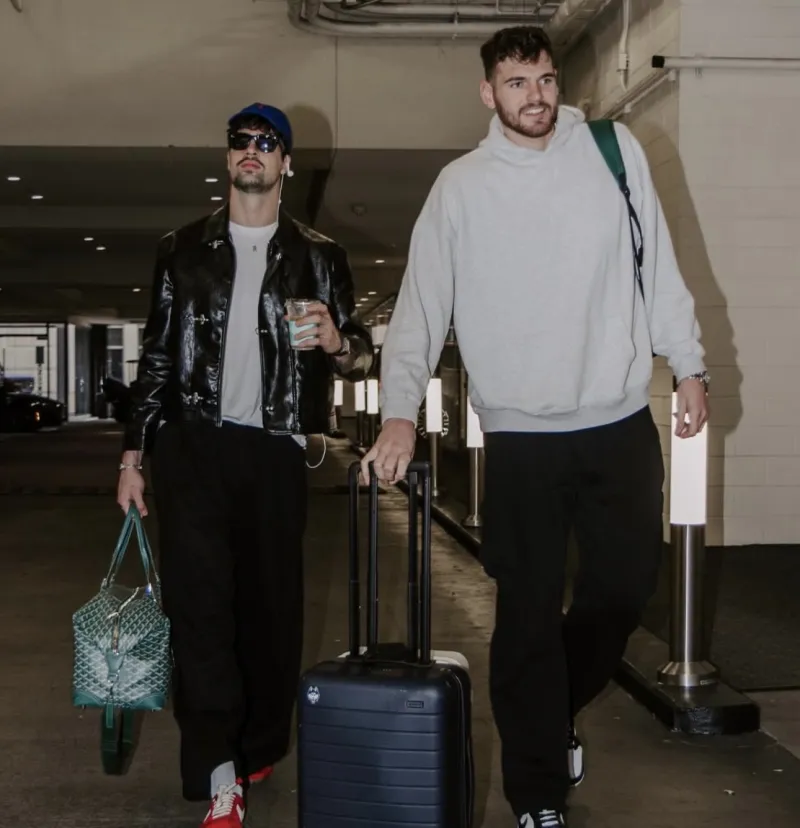 kaiyun-制霸内线！多诺万-克林根更新Ins晒近期赛场照与球迷分享